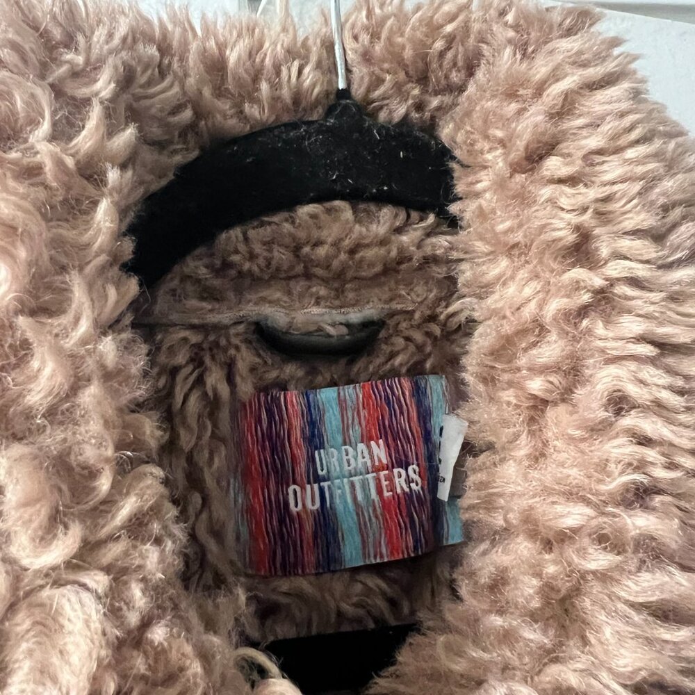 Warm Colorblock Shearling Vest from Urban Outfitters - Picture 2 of 2